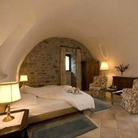 Hotel Castello Seeschloss, Lake & Pool Castle