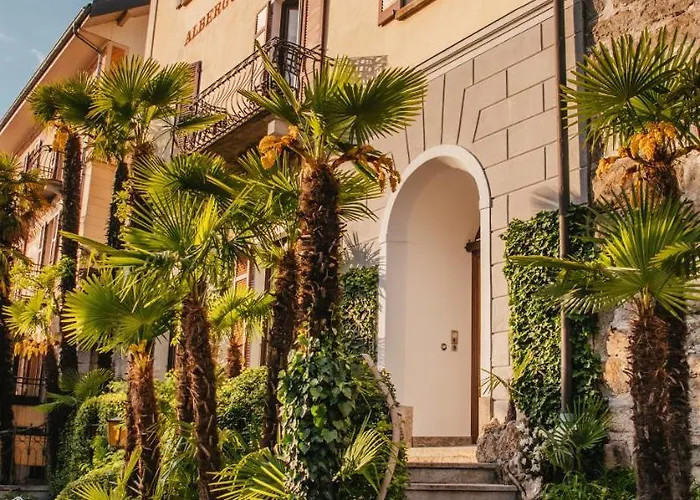 卡斯特罗西施罗斯罗曼蒂克酒店