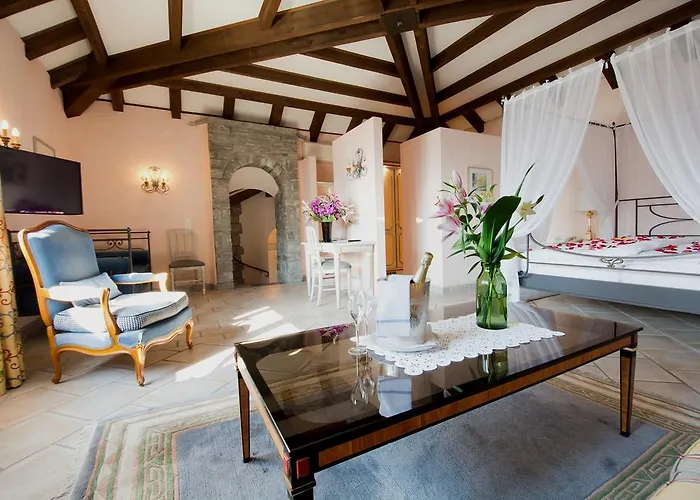 卡斯特罗西施罗斯罗曼蒂克酒店 4*