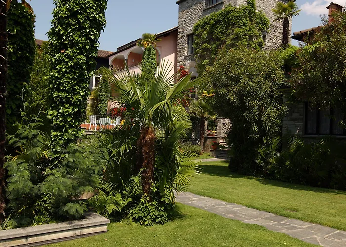 Romantik Castello Seeschloss 4* 아스꼬나